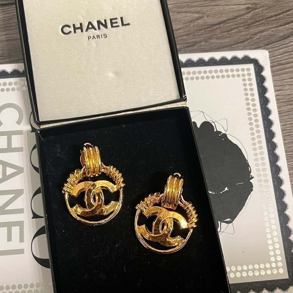 Chanel Vintage Large CC Gold Hoop Earrings - Picture 2 of 9